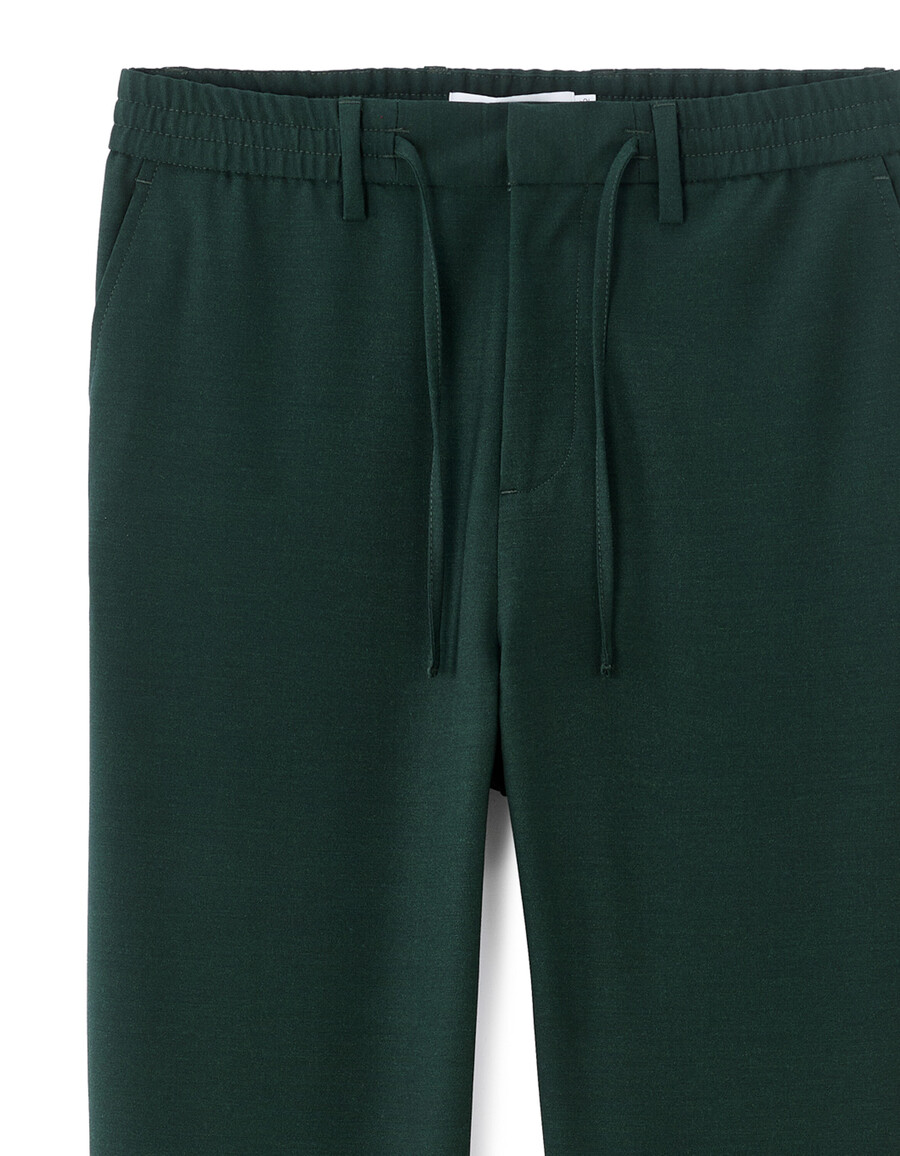dunkelgrüne schmal geschnittene stretchhose in 78-länge für den ganzen tag