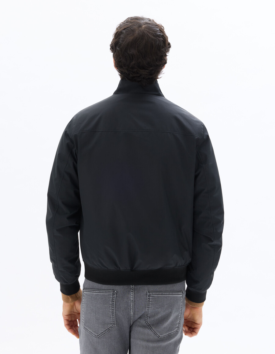 schwarze drycore-jacke mit stehkragen
