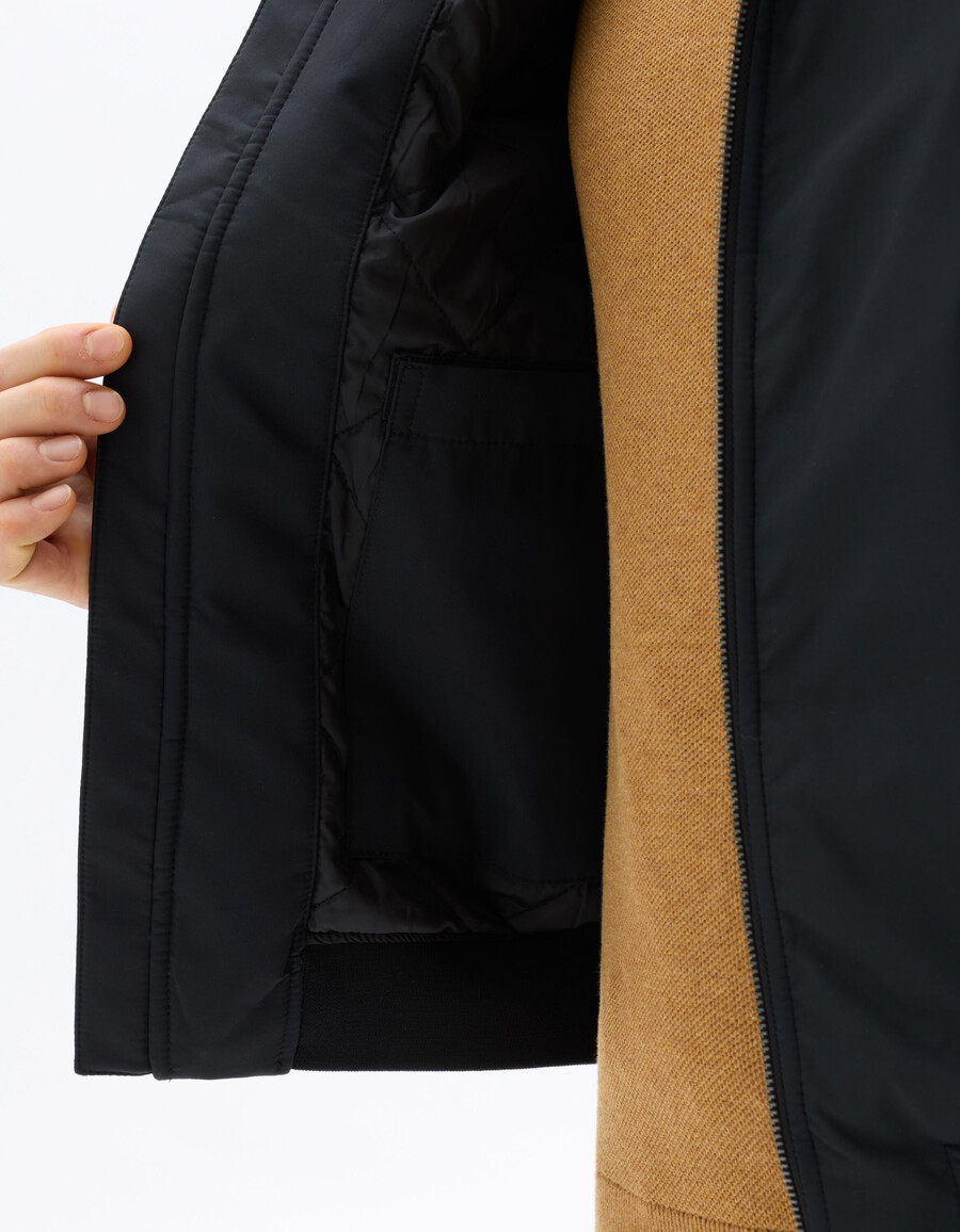 schwarze drycore-jacke mit stehkragen