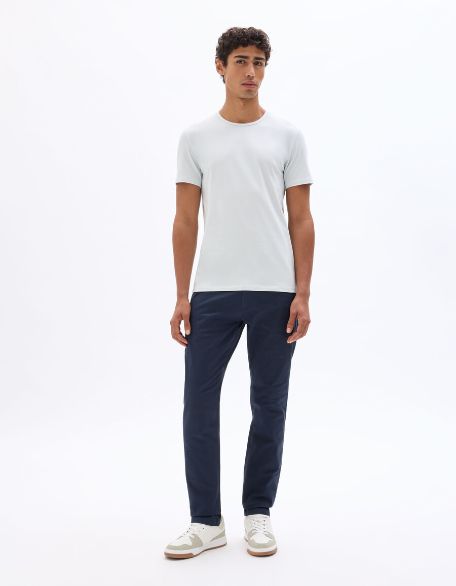schmal geschnittene chino-hose aus stretch-baumwolle kurzelange ausführung