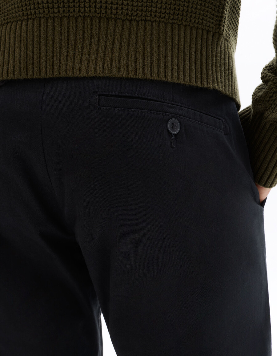 schmal geschnittene chino-hose aus stretch-baumwolle kurzelange ausführung