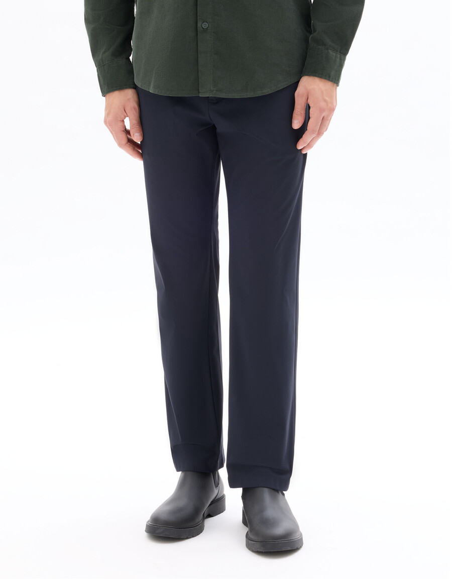 stretch-chino-hose aus technischem strick
