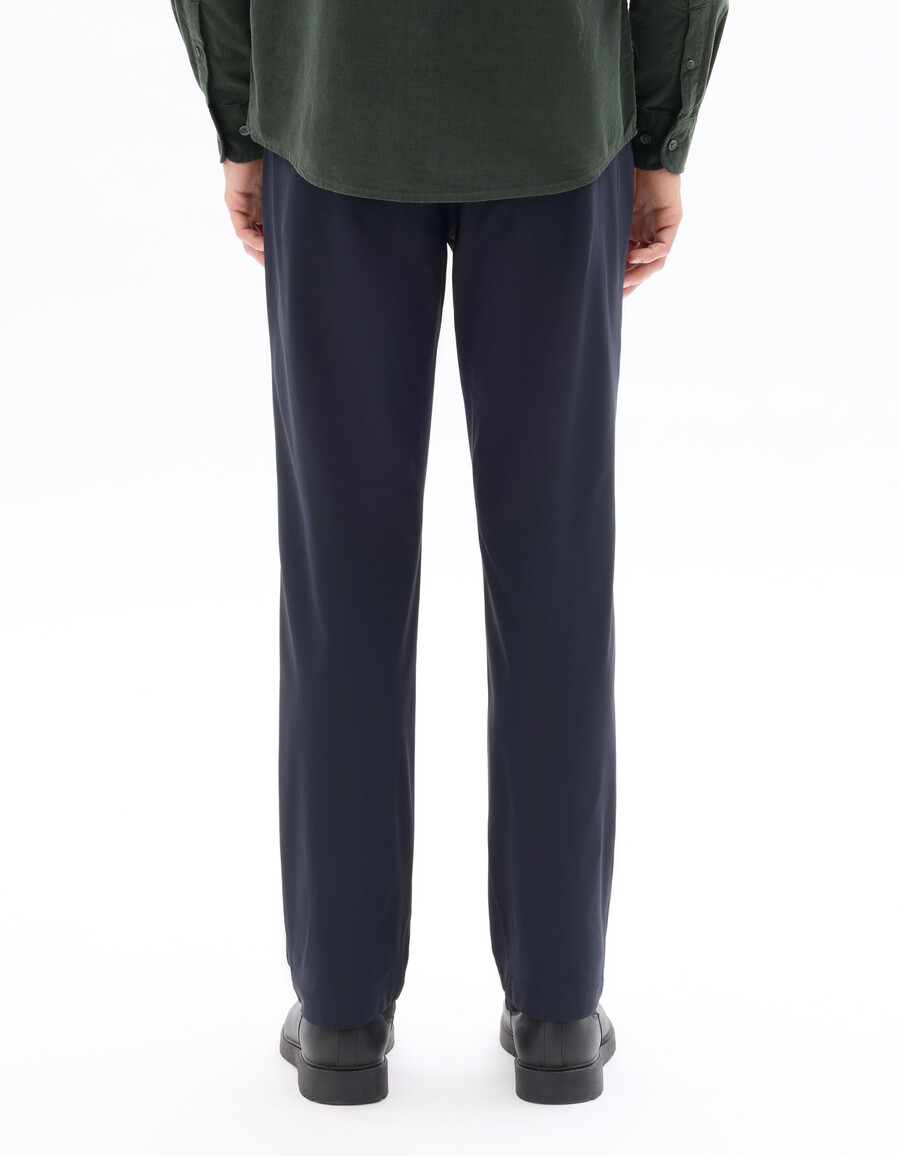 stretch-chino-hose aus technischem strick