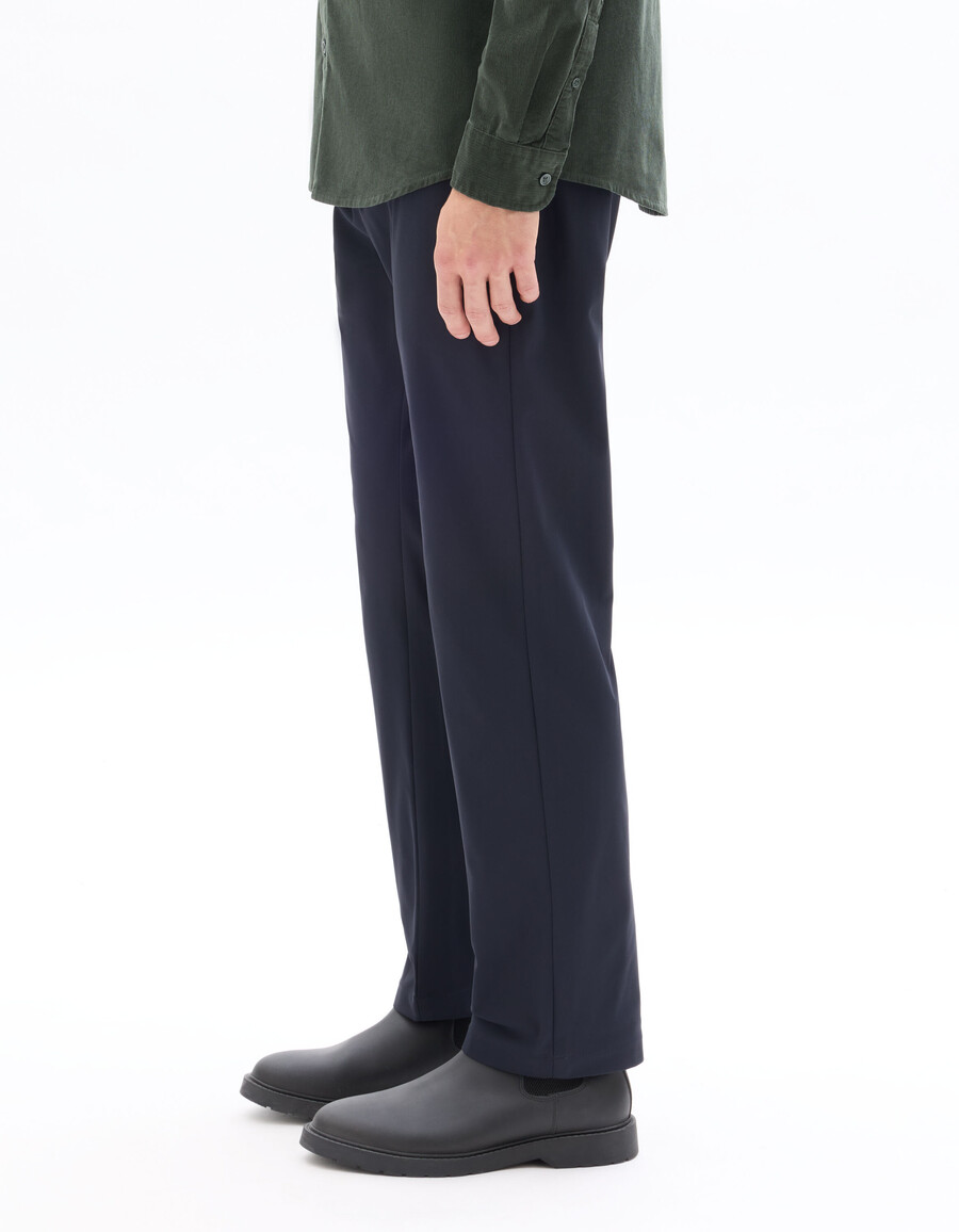 stretch-chino-hose aus technischem strick