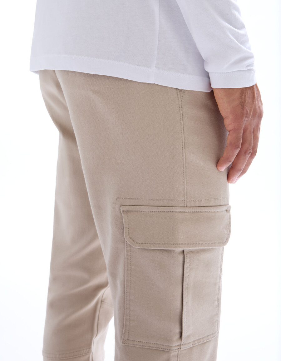 schmal geschnittene cargohose aus stretch-baumwolle