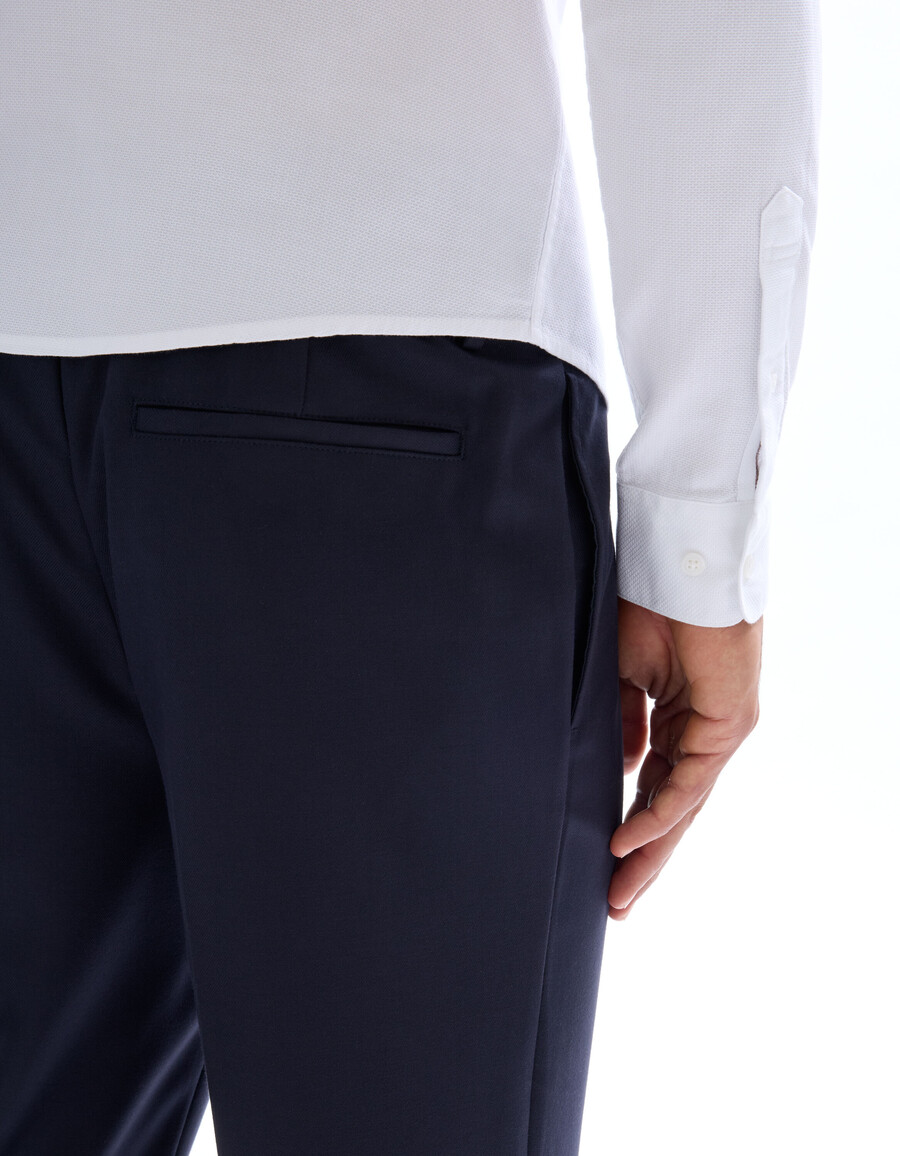 gerade geschnittene chino-hose aus stretch-twill