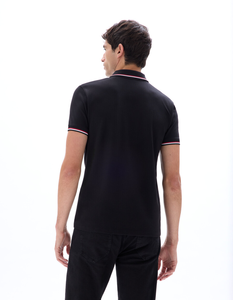 schmal geschnittenes poloshirt aus stretch-baumwollpiqué