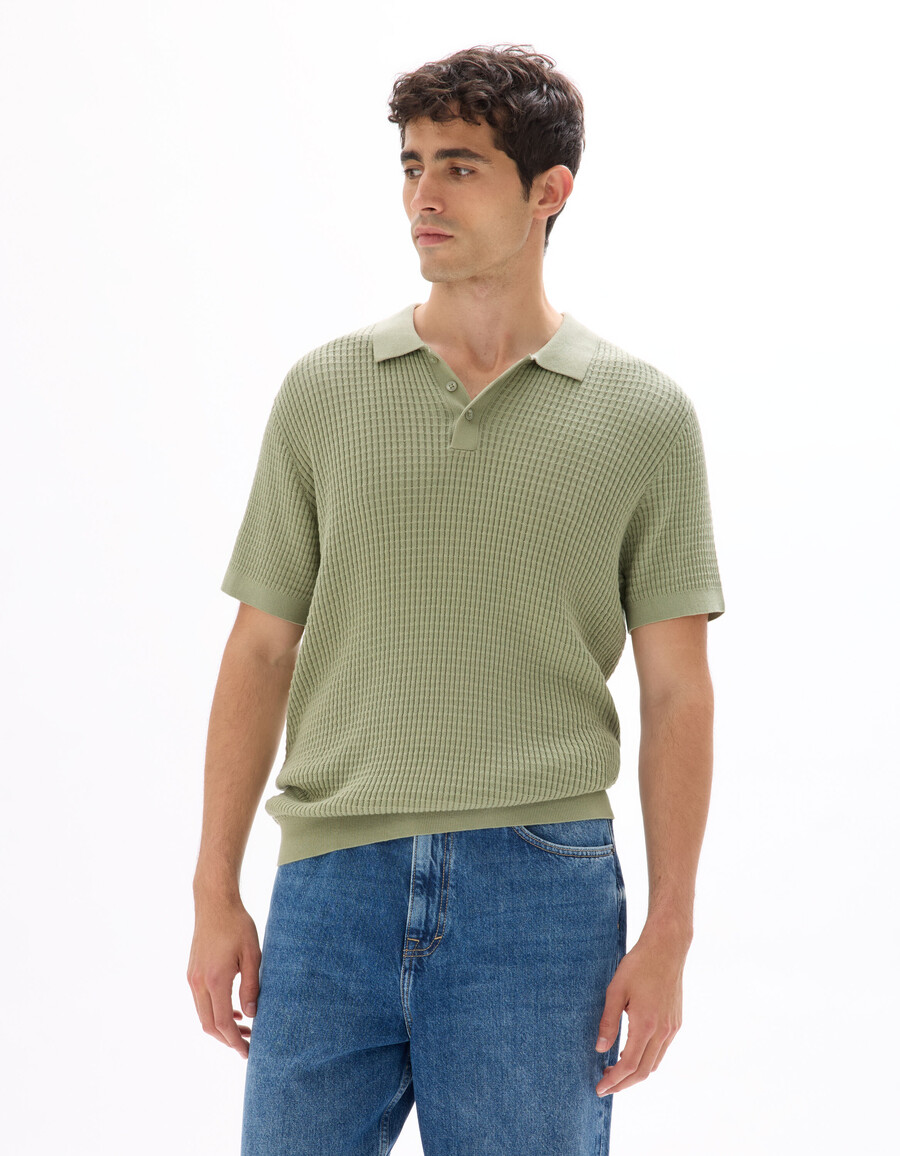 poloshirt mit rippstrick in regulärer passform