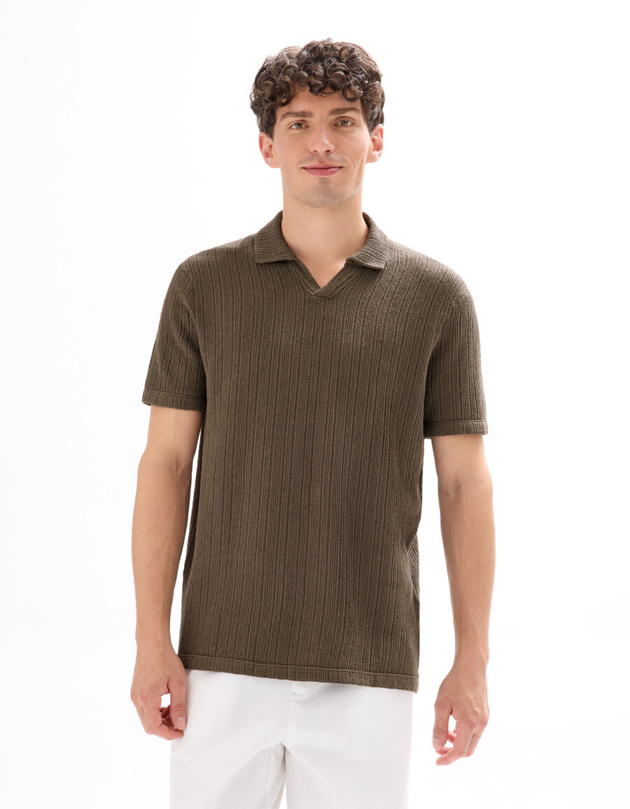 poloshirt mit rippstrick in regulärer passform