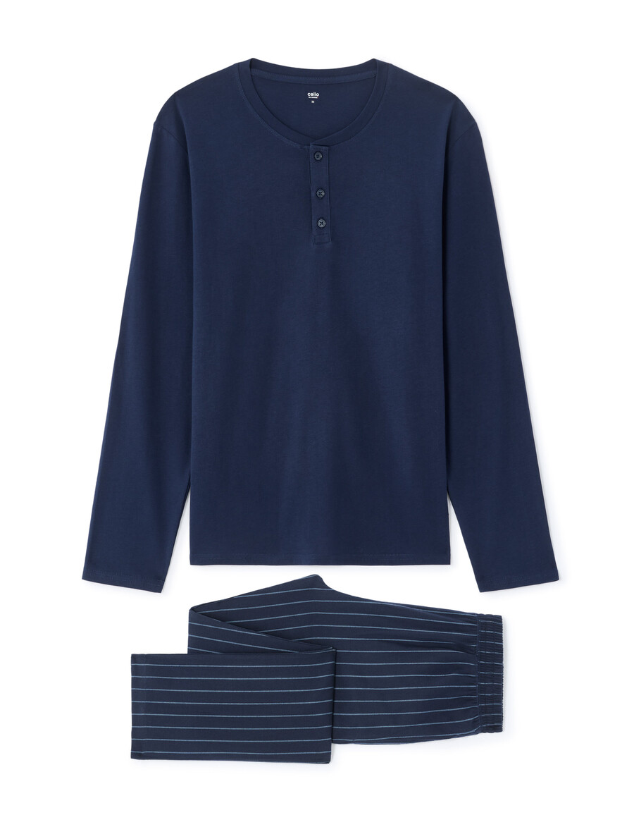 tennis-gestreiftes pyjama-oberteil und hose