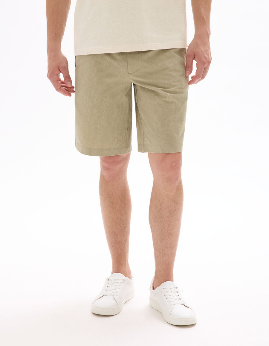 taupefarbene seersucker-bermudashorts