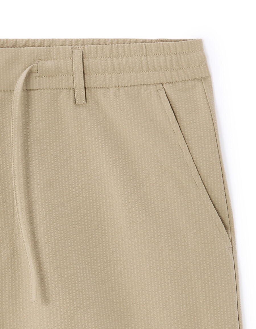 taupefarbene seersucker-bermudashorts