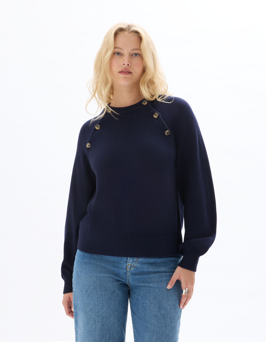 damenpullover mit rundhalsausschnitt und zierknöpfen