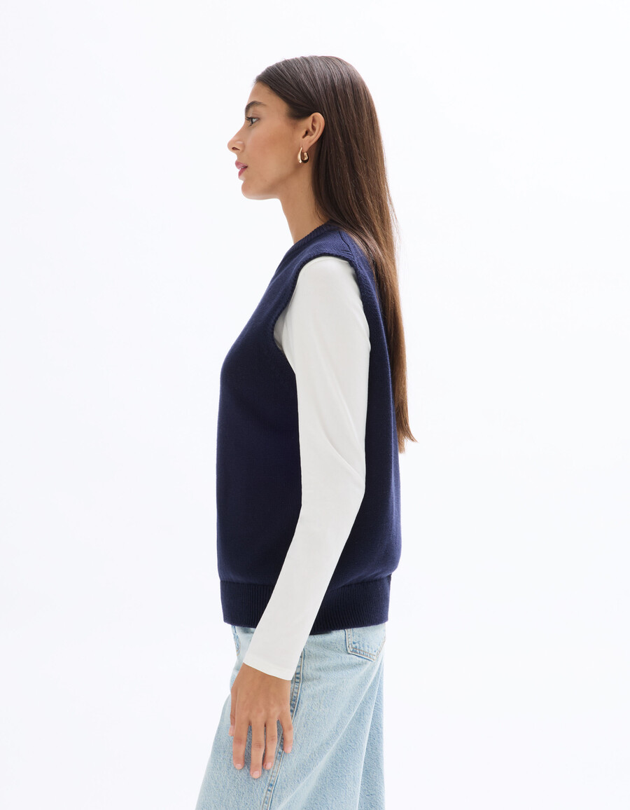 marineblauer ärmelloser pullover mit rundhalsausschnitt