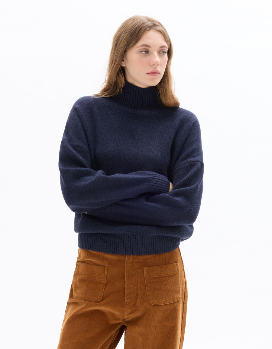 rollkragenpullover aus luftgestricktem material