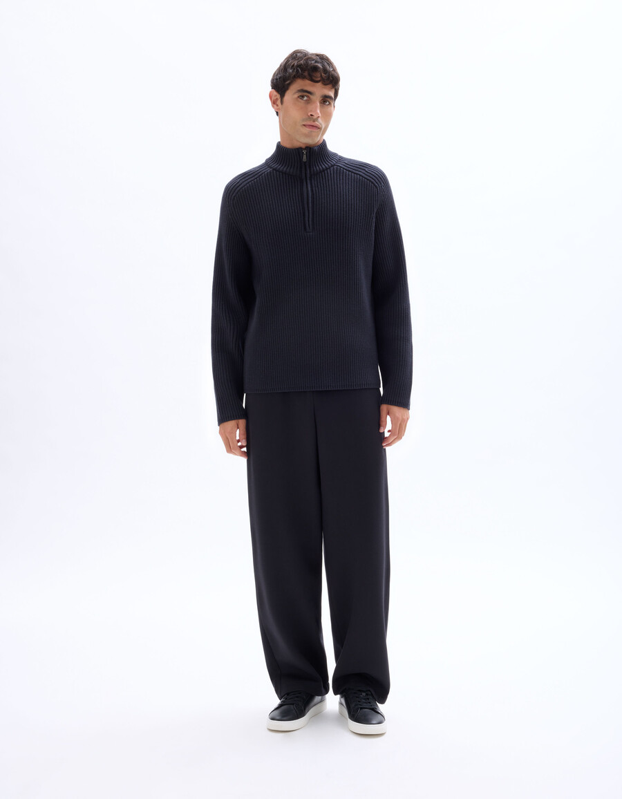 gerippter strickpullover mit truckerkragen