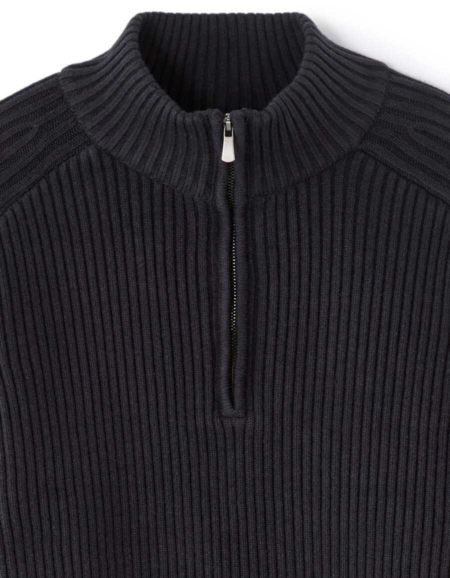 gerippter strickpullover mit truckerkragen