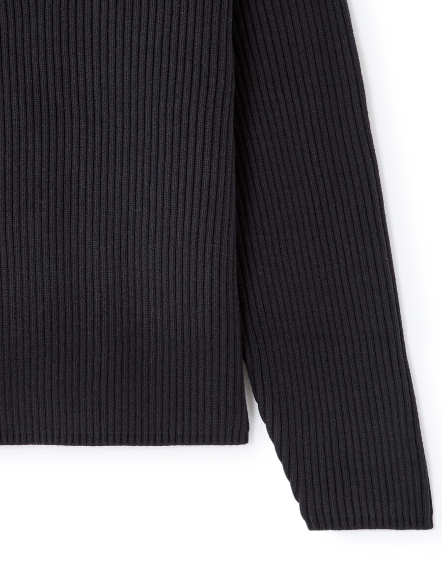 gerippter strickpullover mit truckerkragen