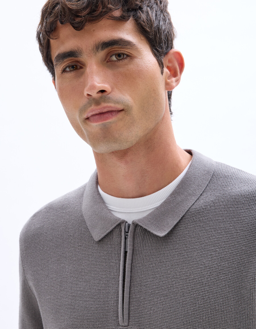 polo-pullover mit geprägtem reißverschluss