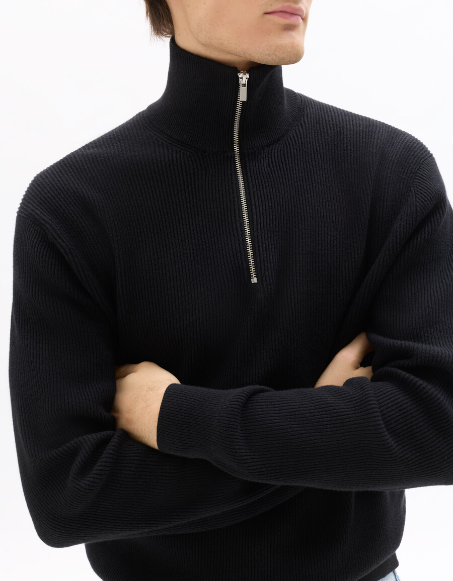 schwarzer gerippter rollkragenpullover mit reißverschluss