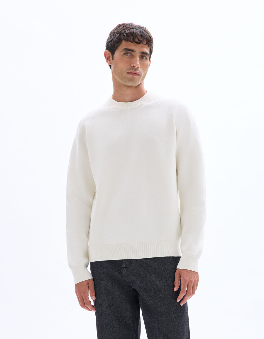 einfarbiger beigefarbener pullover aus baumwollmischgewebe mit rundhalsausschnitt