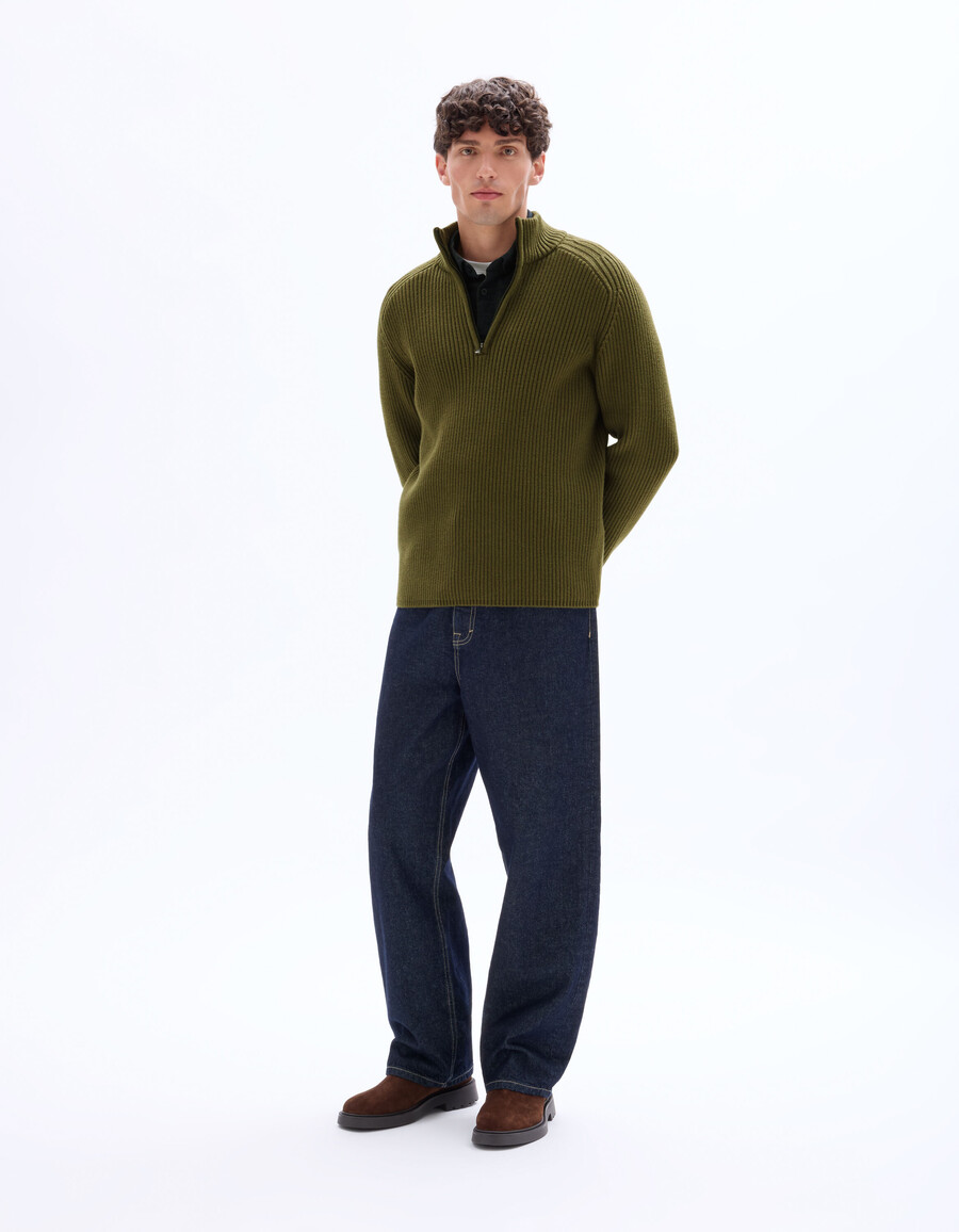 gerippter strickpullover mit trucker-ausschnitt