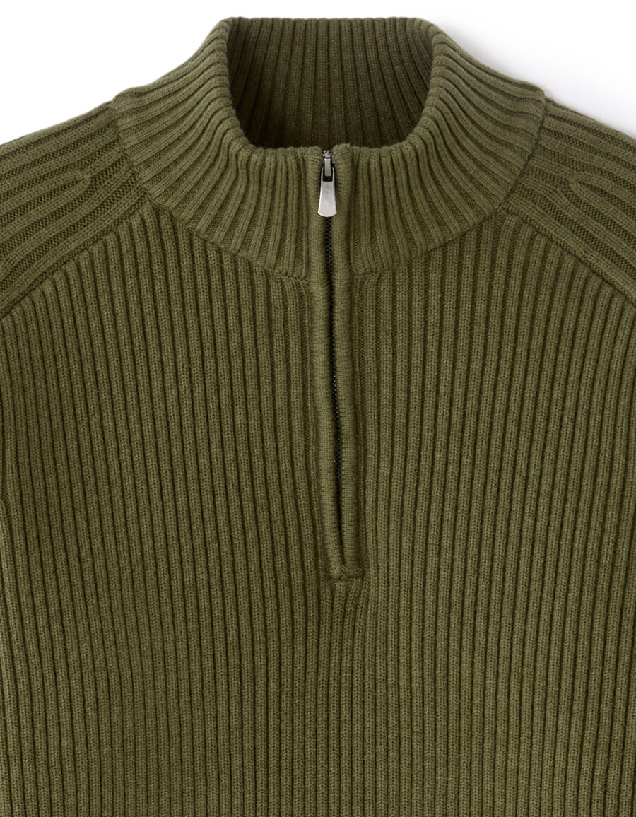 gerippter strickpullover mit trucker-ausschnitt