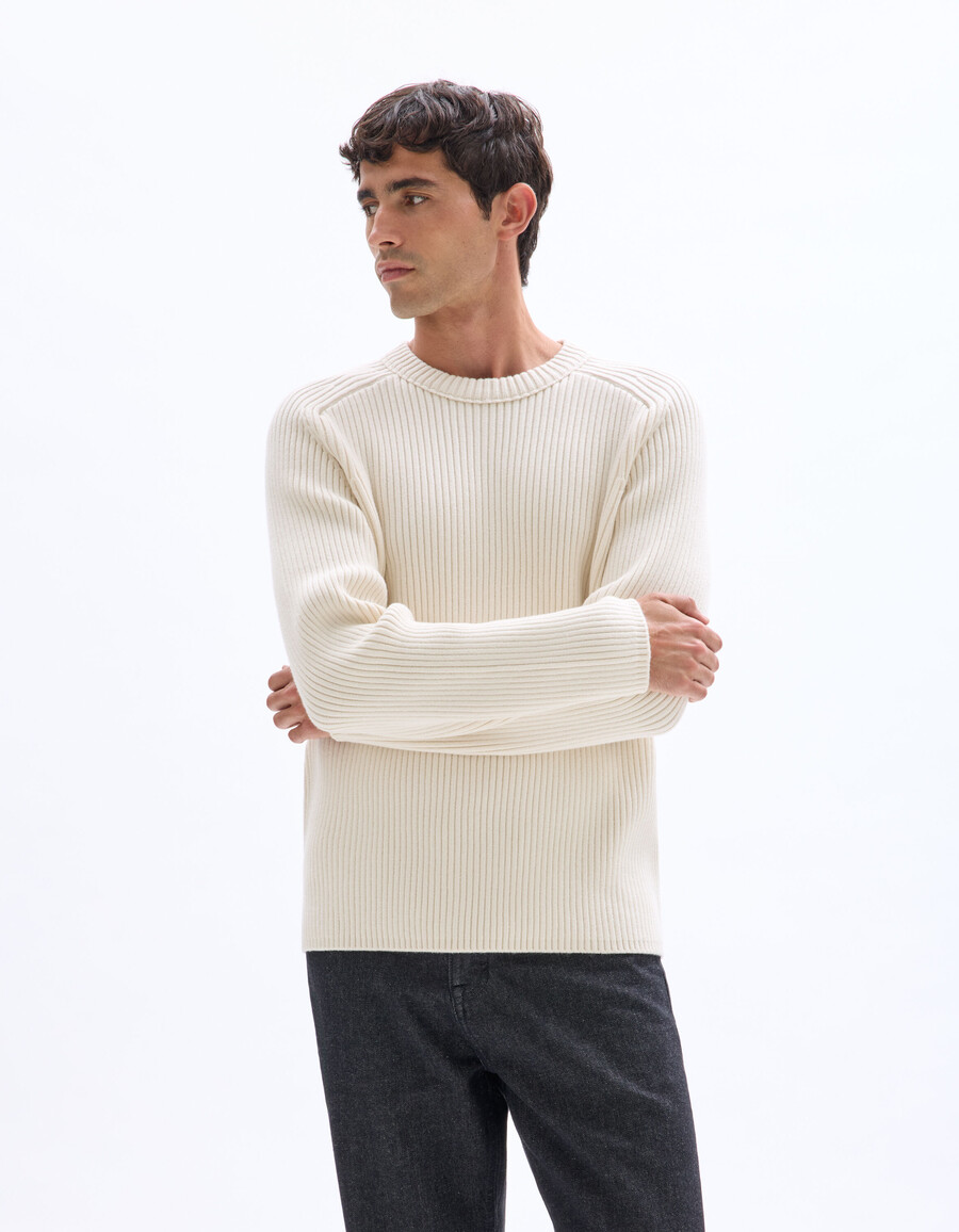 gerippter strickpullover mit rundhalsausschnitt