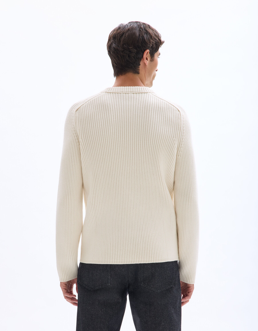 gerippter strickpullover mit rundhalsausschnitt