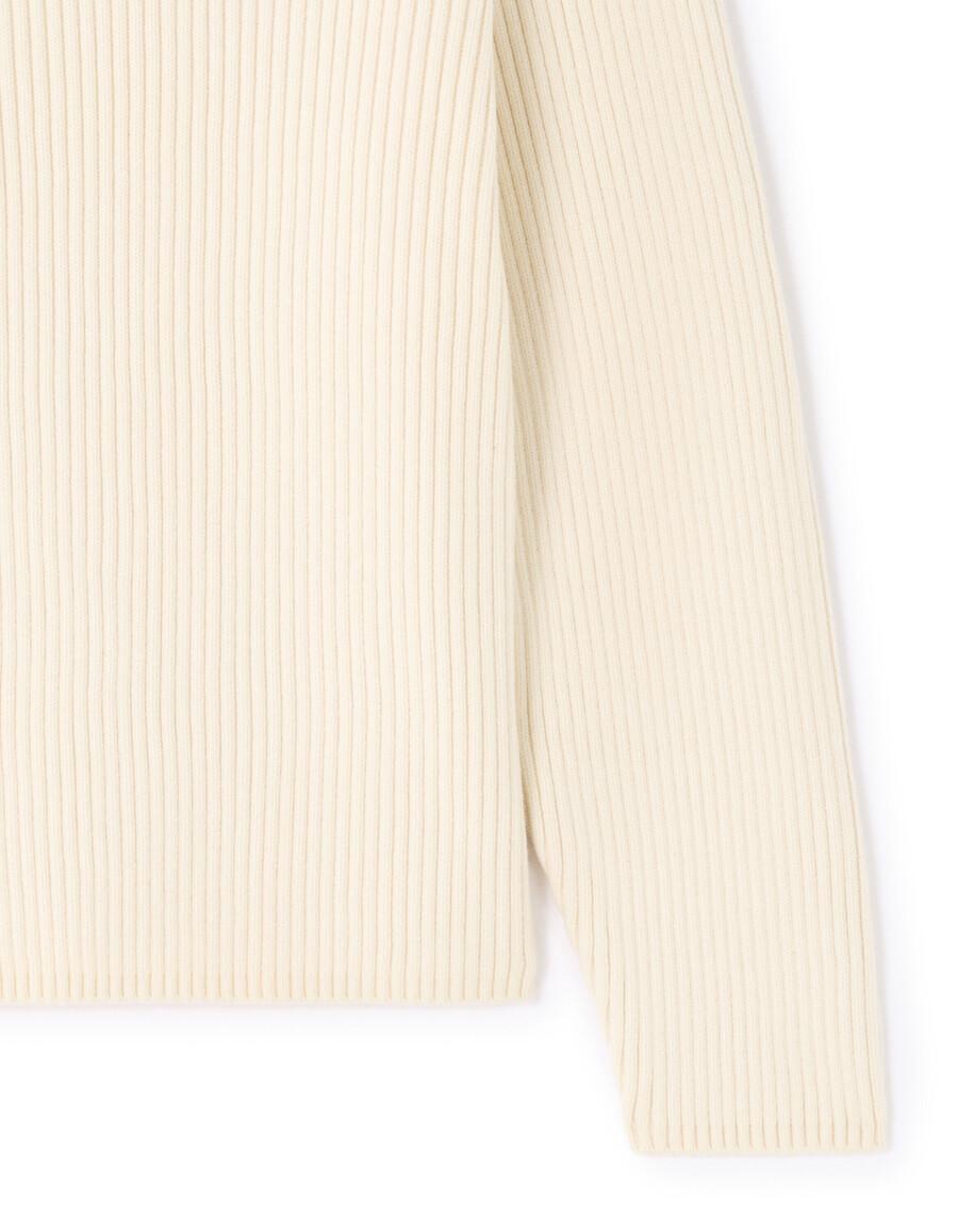 gerippter strickpullover mit rundhalsausschnitt