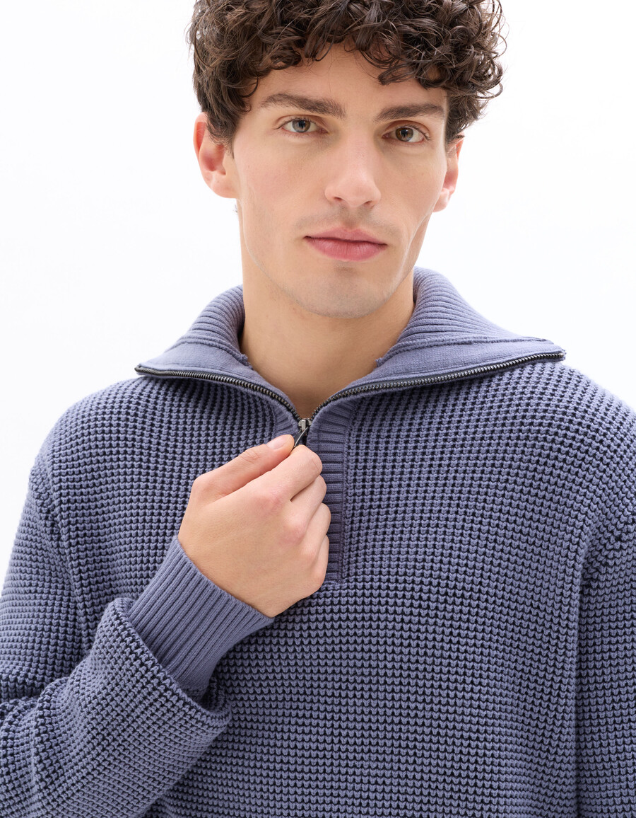 waffelstrickpullover mit reißverschluss am kragen und lockerer passform