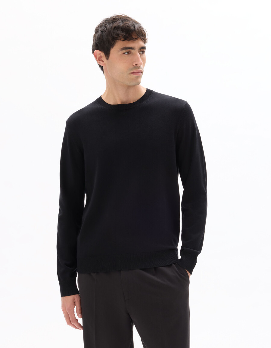 schlichter rundhalspullover aus feinstrick