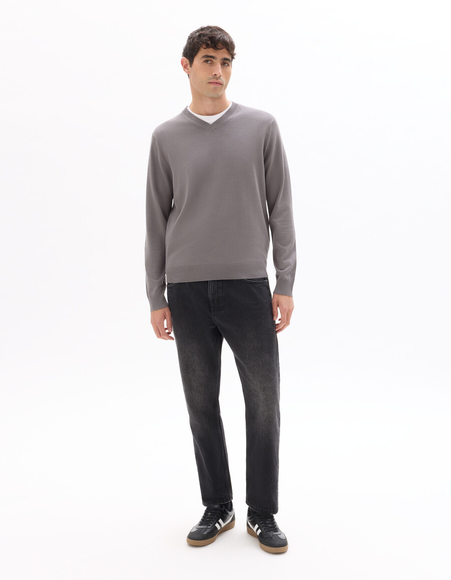 schlichter v-ausschnitt-pullover aus feinstrick