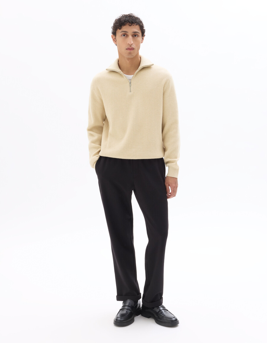 gerippter pullover mit stehkragen und reißverschluss