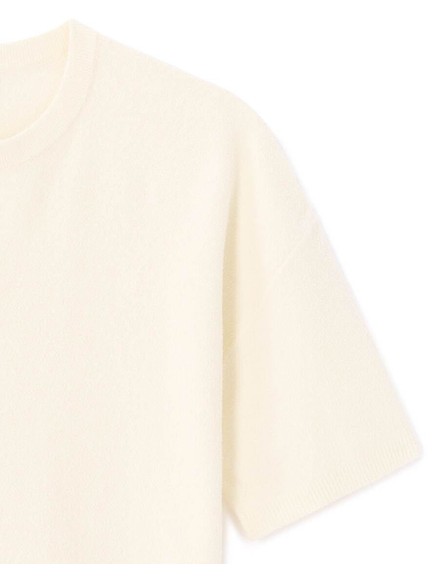 kastenförmiges bouclé-strick-t-shirt mit rundhalsausschnitt