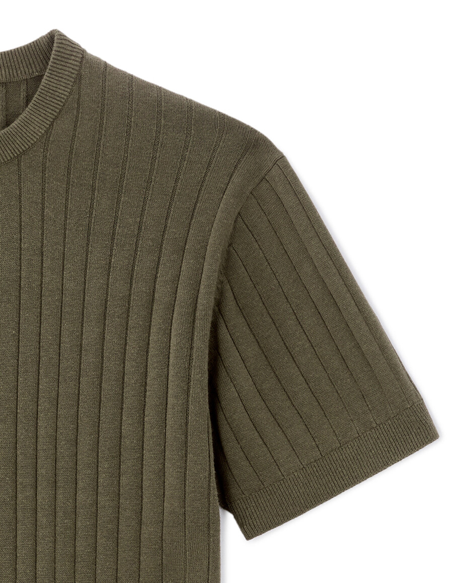 reguläres strick-t-shirt mit rundhalsausschnitt
