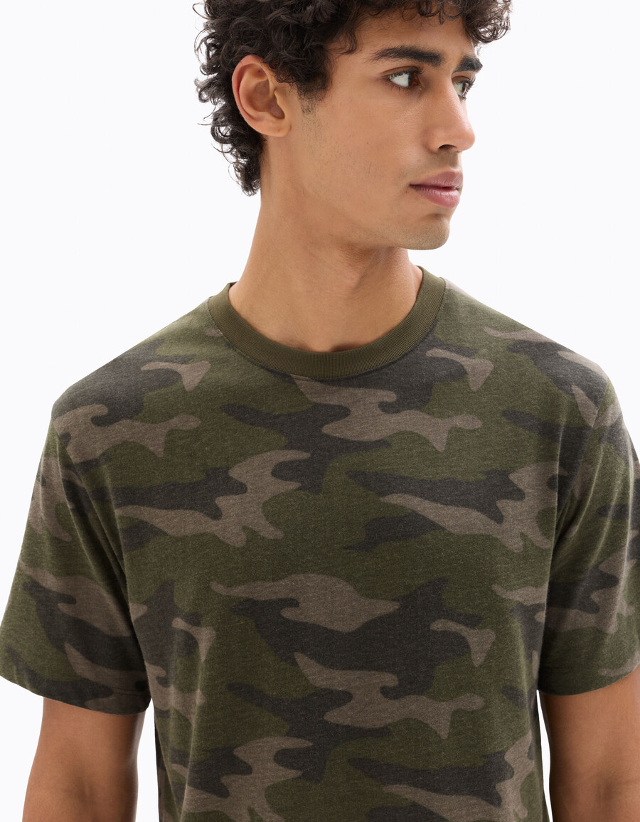 normal geschnittenes t-shirt mit rundhalsausschnitt 100 baumwolle camouflage-muster