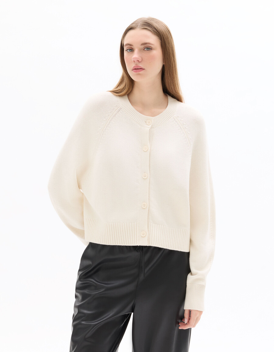 kurzer cardigan aus glattem strick